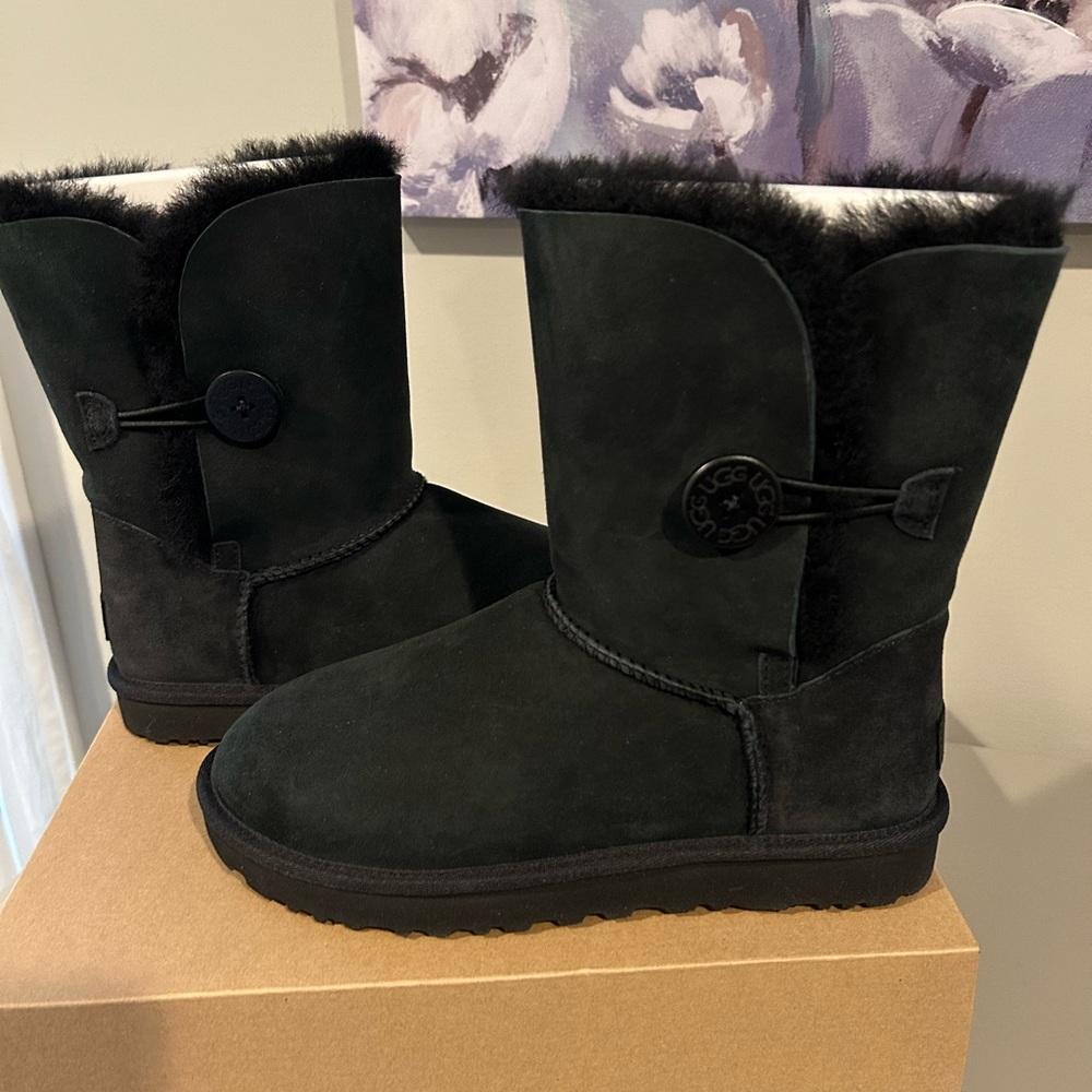 Brand New Genuine Ugg Women's Bailey Button II